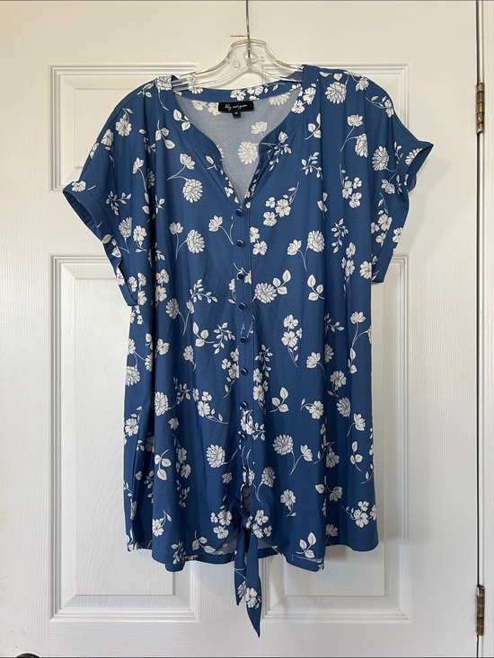 Lily Morgan Tops - Blue Floral Button-Front Tie Hem Women's Shirt - Agnes & Dora